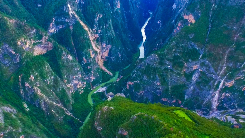 迪庆藏族自治州迪庆香格里拉大峡谷•巴拉格宗景区